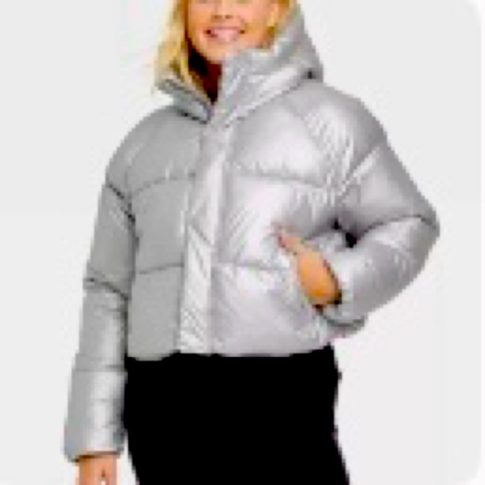 New/no tag. Women's All In Motion Silver Snow Sport Short Puffer Jacket Size XL